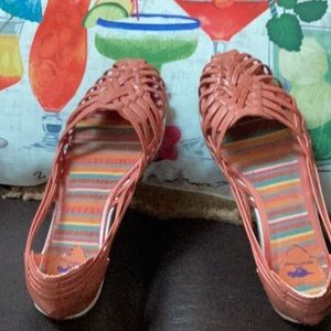 Huarache open weave shoes. ORANGE.
